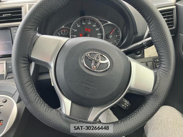 Toyota RACTIS 2011-10 7223968-13
