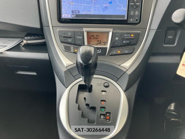 Toyota RACTIS 2011-10 7223968-15
