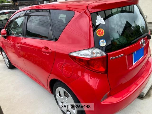 Toyota RACTIS 2011-10 7223968-3