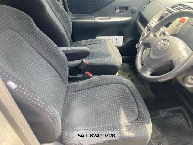 Toyota RACTIS 2010-08 7223966-10