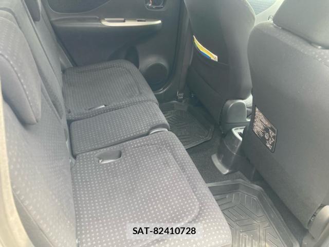 Toyota RACTIS 2010-08 7223966-11