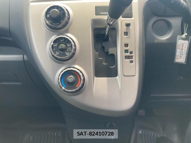 Toyota RACTIS 2010-08 7223966-15