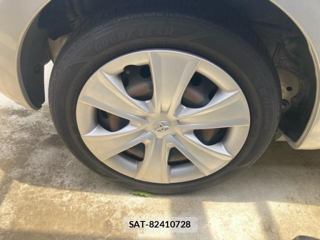 Toyota RACTIS 2010-08 7223966-5