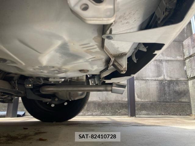 Toyota RACTIS 2010-08 7223966-8