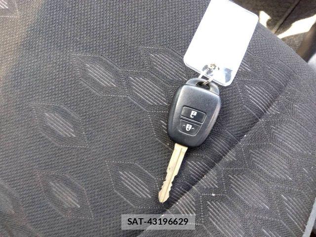 Toyota RACTIS 2013-04 7223971-10