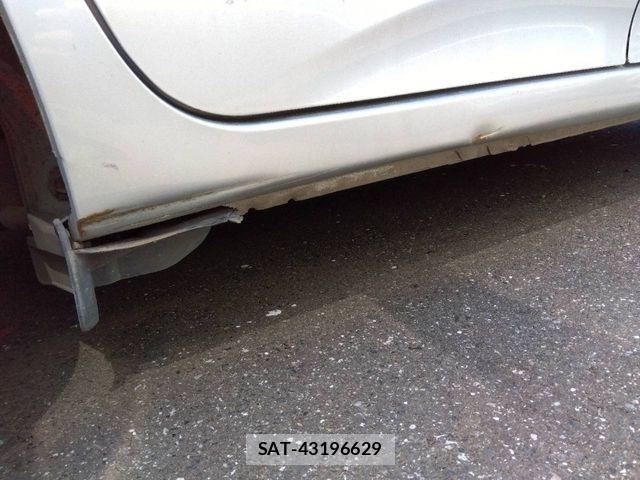 Toyota RACTIS 2013-04 7223971-12