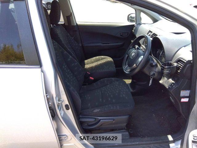 Toyota RACTIS 2013-04 7223971-3