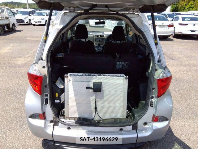 Toyota RACTIS 2013-04 7223971-5