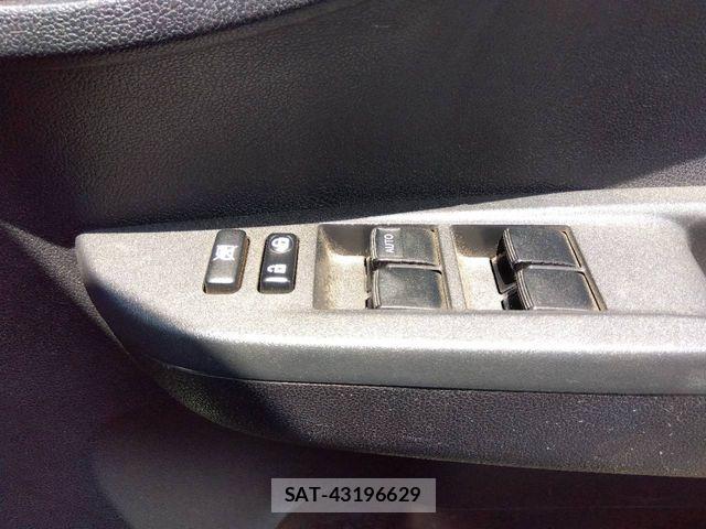 Toyota RACTIS 2013-04 7223971-8
