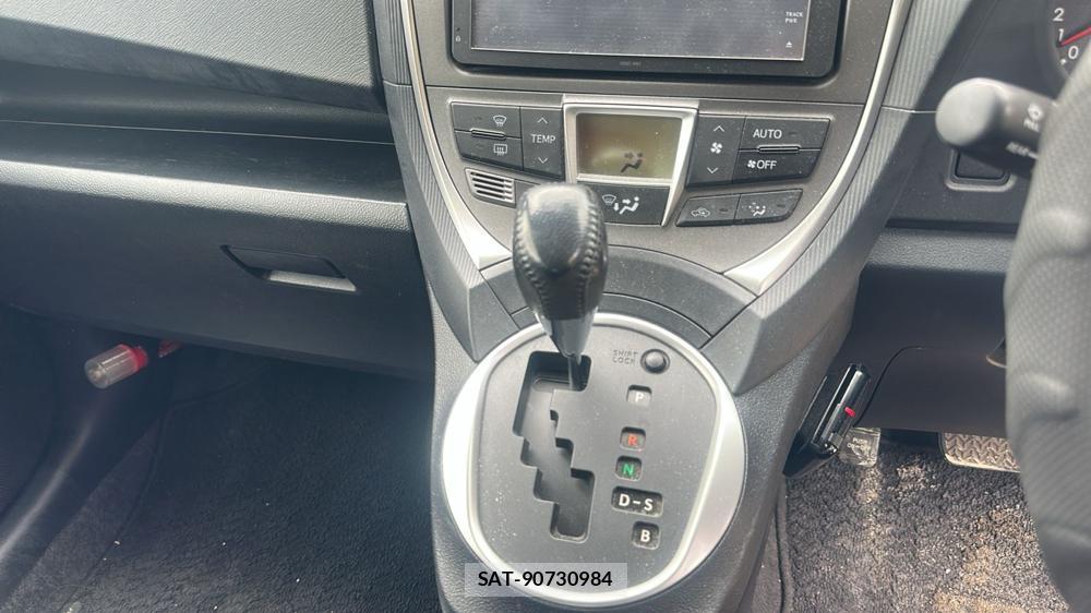 Toyota RACTIS 2011 6848854-18