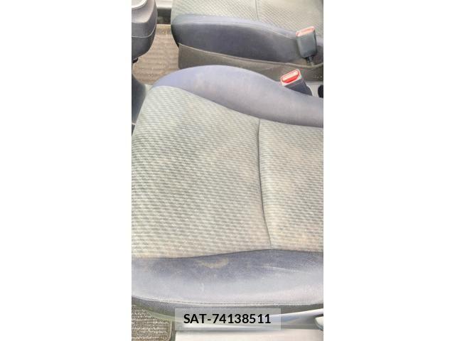 Toyota RACTIS 2011-07 7252028-21