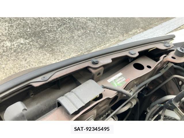 Toyota RACTIS 2011-07 7329586-21