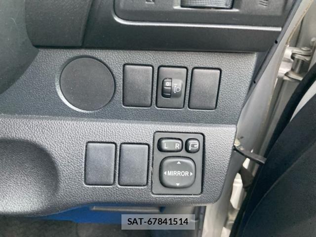 Toyota RACTIS 2012-02 7329592-18