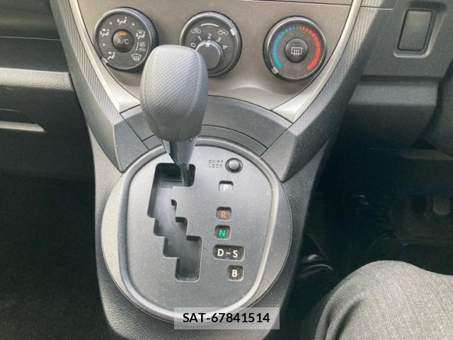 Toyota RACTIS 2012-02 7329592-21