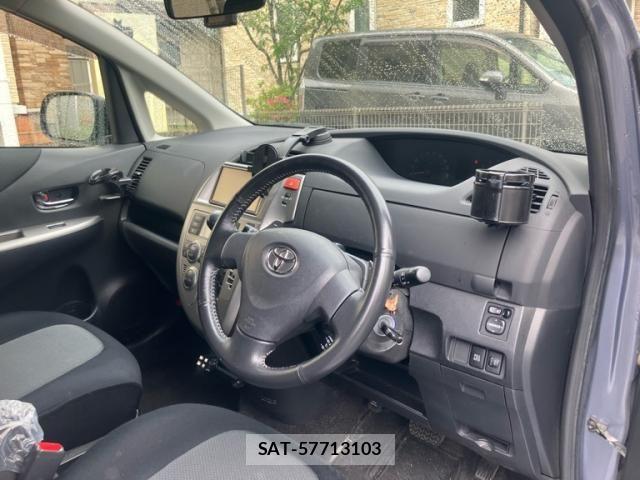Toyota RACTIS 2005-10 7359456-17