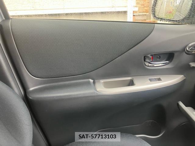 Toyota RACTIS 2005-10 7359456-23