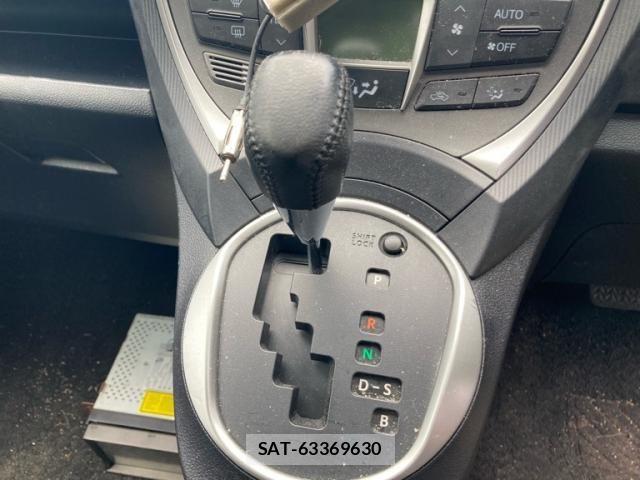 Toyota RACTIS 2011-07 7393750-16