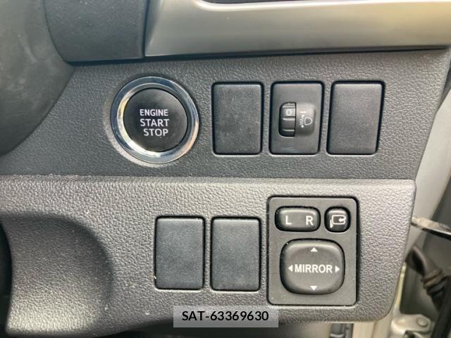 Toyota RACTIS 2011-07 7393750-17