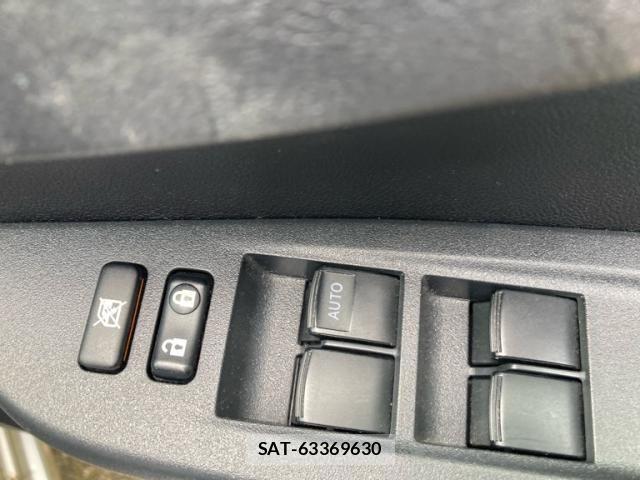 Toyota RACTIS 2011-07 7393750-18