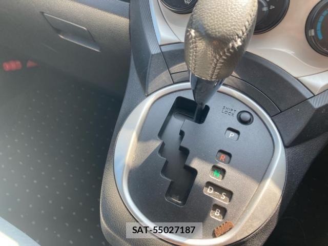 Toyota RACTIS 2011-07 7393751-22