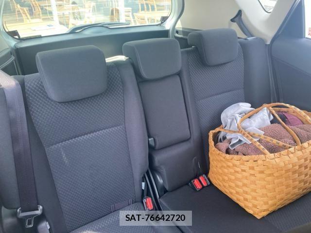 Toyota RACTIS 2015-06 7457096-7
