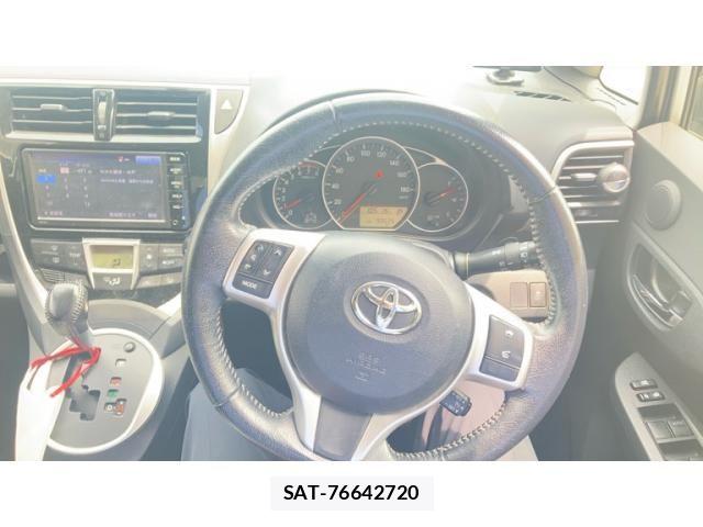 Toyota RACTIS 2015-06 7457096-12
