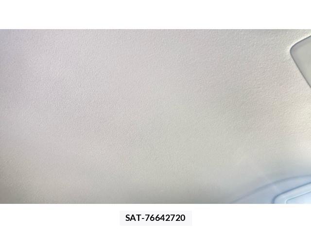 Toyota RACTIS 2015-06 7457096-17
