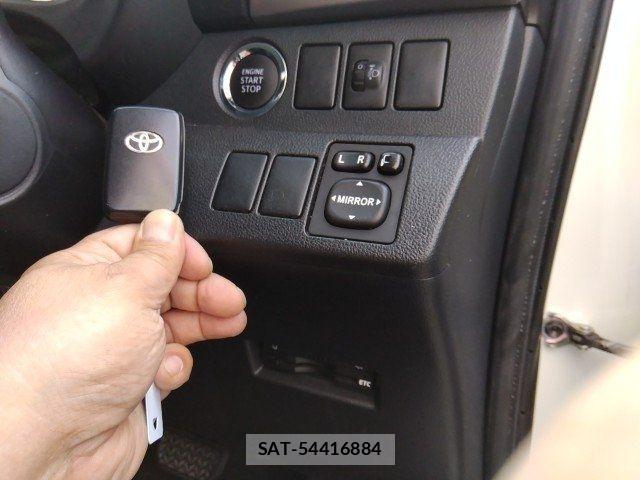 Toyota RACTIS 2011-11 7457097-20