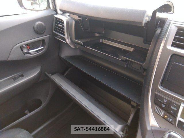 Toyota RACTIS 2011-11 7457097-25
