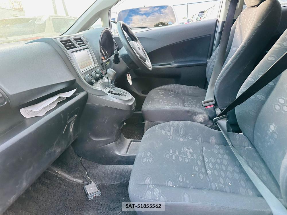 Toyota RACTIS 2011-03 7367374-10