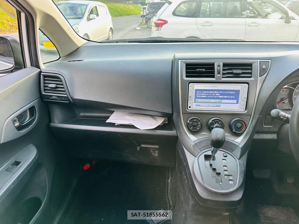 Toyota RACTIS 2011-03 7367374-17
