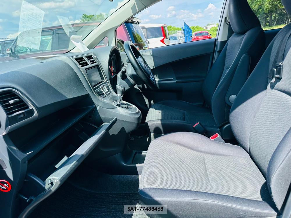 Toyota RACTIS 2011-06 7400693-10