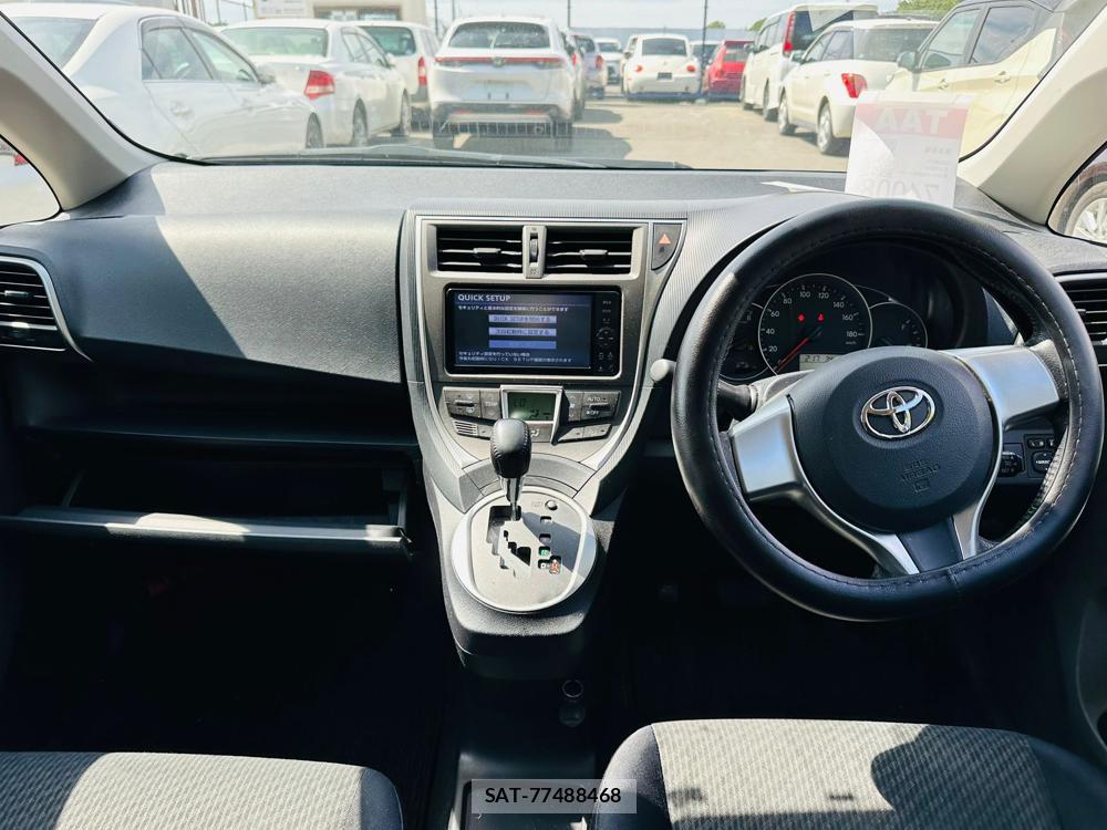 Toyota RACTIS 2011-06 7400693-12