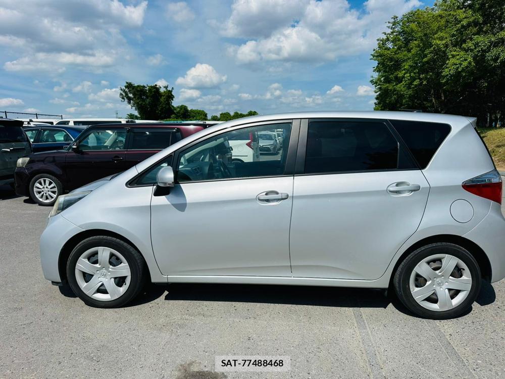 Toyota RACTIS 2011-06 7400693-1