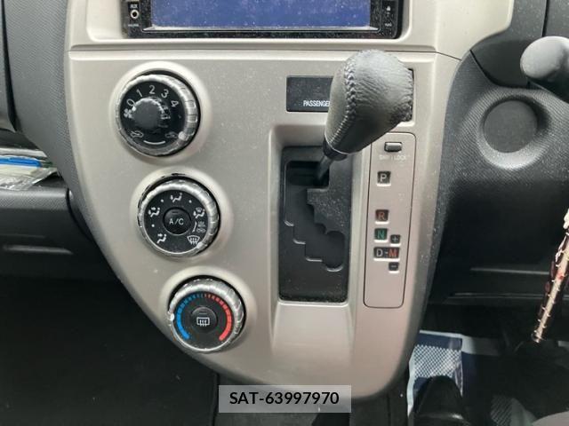 Toyota RACTIS 2009-08 7619418-18