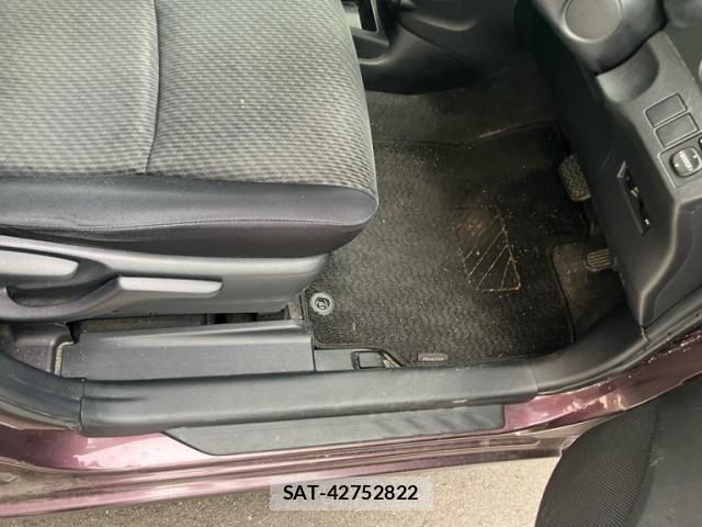 Toyota RACTIS 2011-07 7619419-13