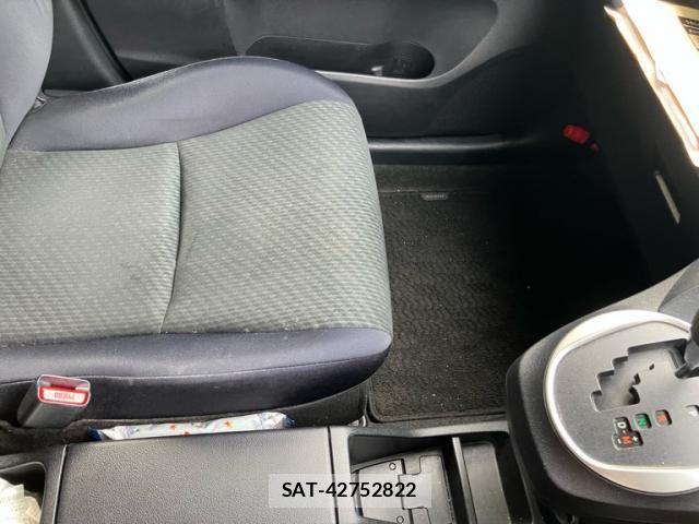 Toyota RACTIS 2011-07 7619419-25