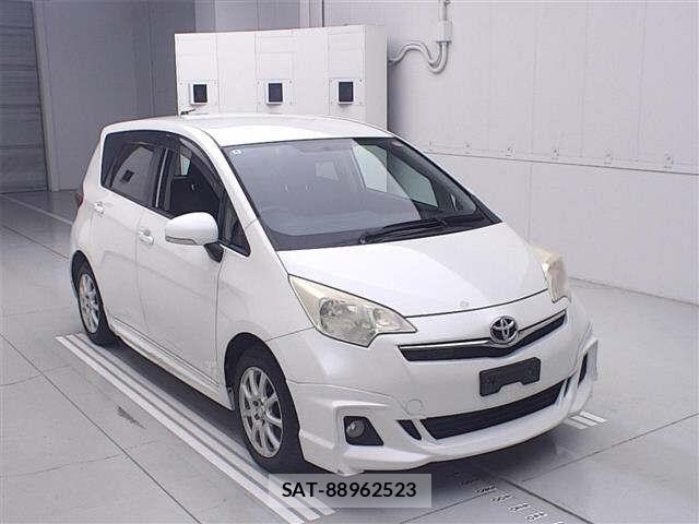 Toyota RACTIS 2011-03 7630889-0