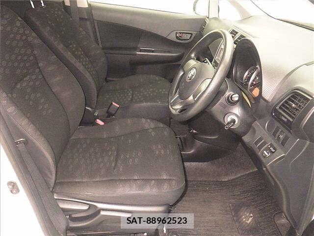 Toyota RACTIS 2011-03 7630889-3