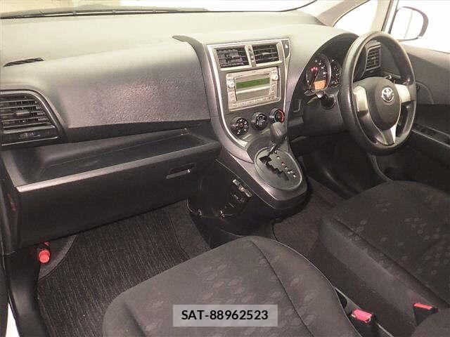 Toyota RACTIS 2011-03 7630889-4