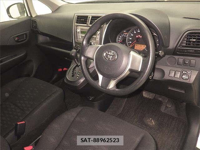 Toyota RACTIS 2011-03 7630889-5