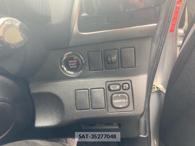 Toyota RACTIS 2011-05 7727614-19