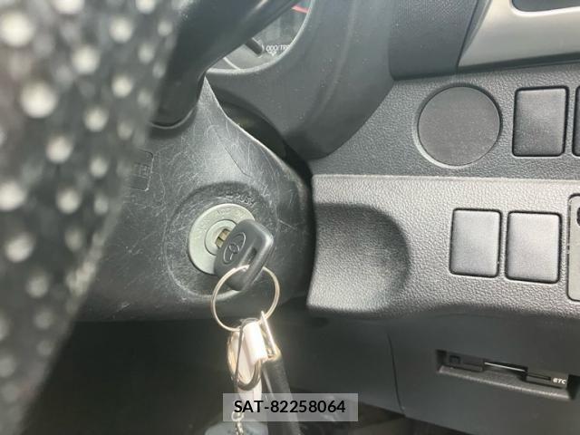 Toyota RACTIS 2011-11 7727616-10
