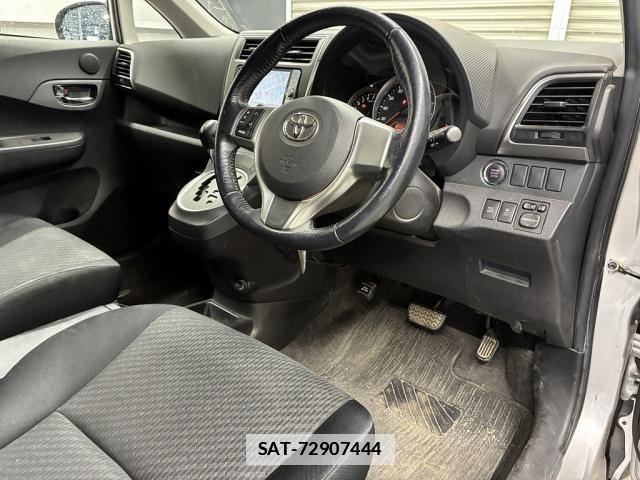 Toyota RACTIS 2012-01 7788519-13