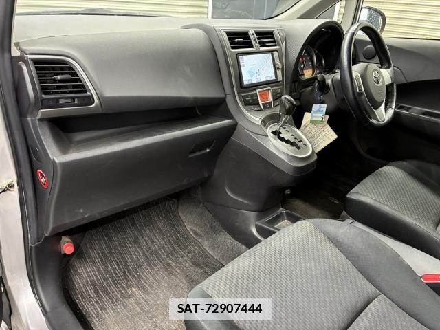 Toyota RACTIS 2012-01 7788519-17