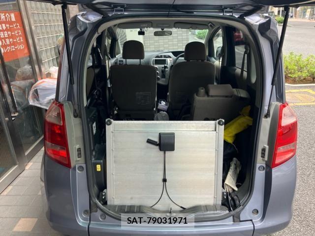 Toyota RACTIS 2007-09 7788515-11