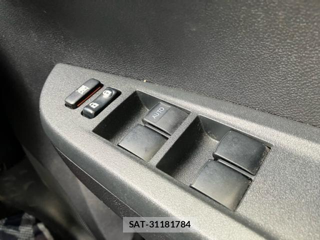 Toyota RACTIS 2012-08 7879032-17