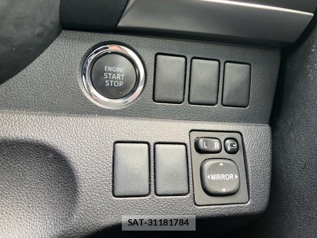 Toyota RACTIS 2012-08 7879032-18