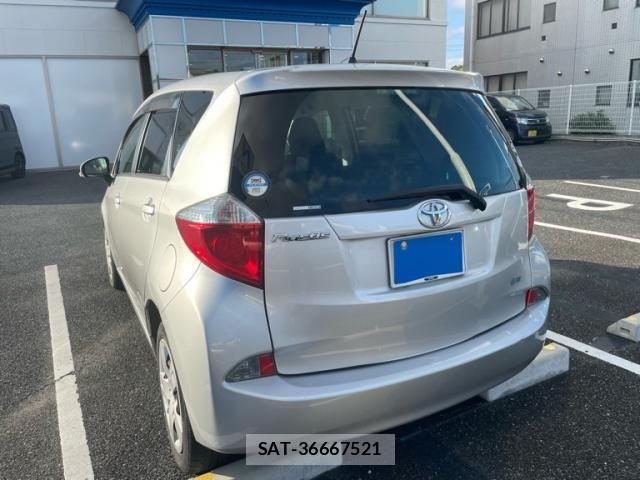 Toyota RACTIS 2012-03 7980739-6