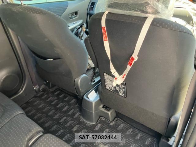 Toyota RACTIS 2010-04 7980741-13